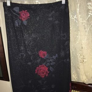 Long rose maxi skirt🌹